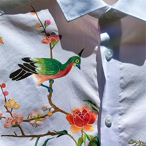 Pintura japonesa sobre camisa