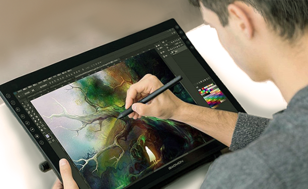 Chico pintando con tableta
